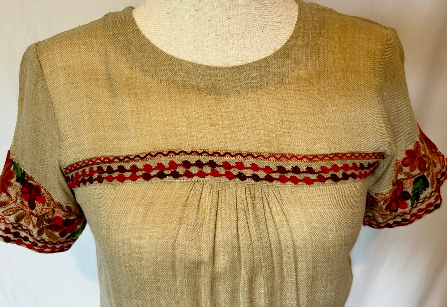Moly Top in Embroidered Beige Lamb's Wool
