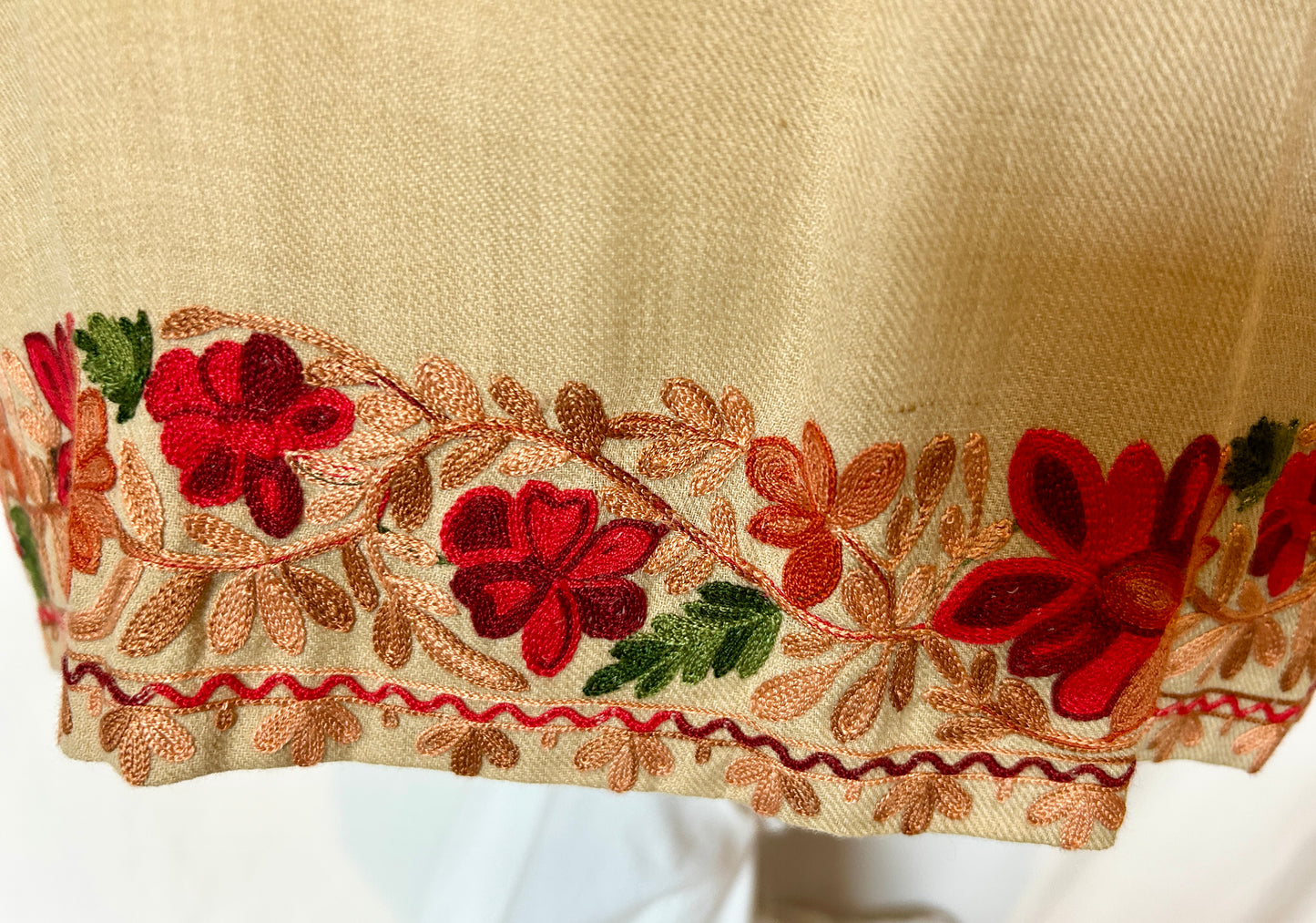 Moly Top in Embroidered Beige Lamb's Wool
