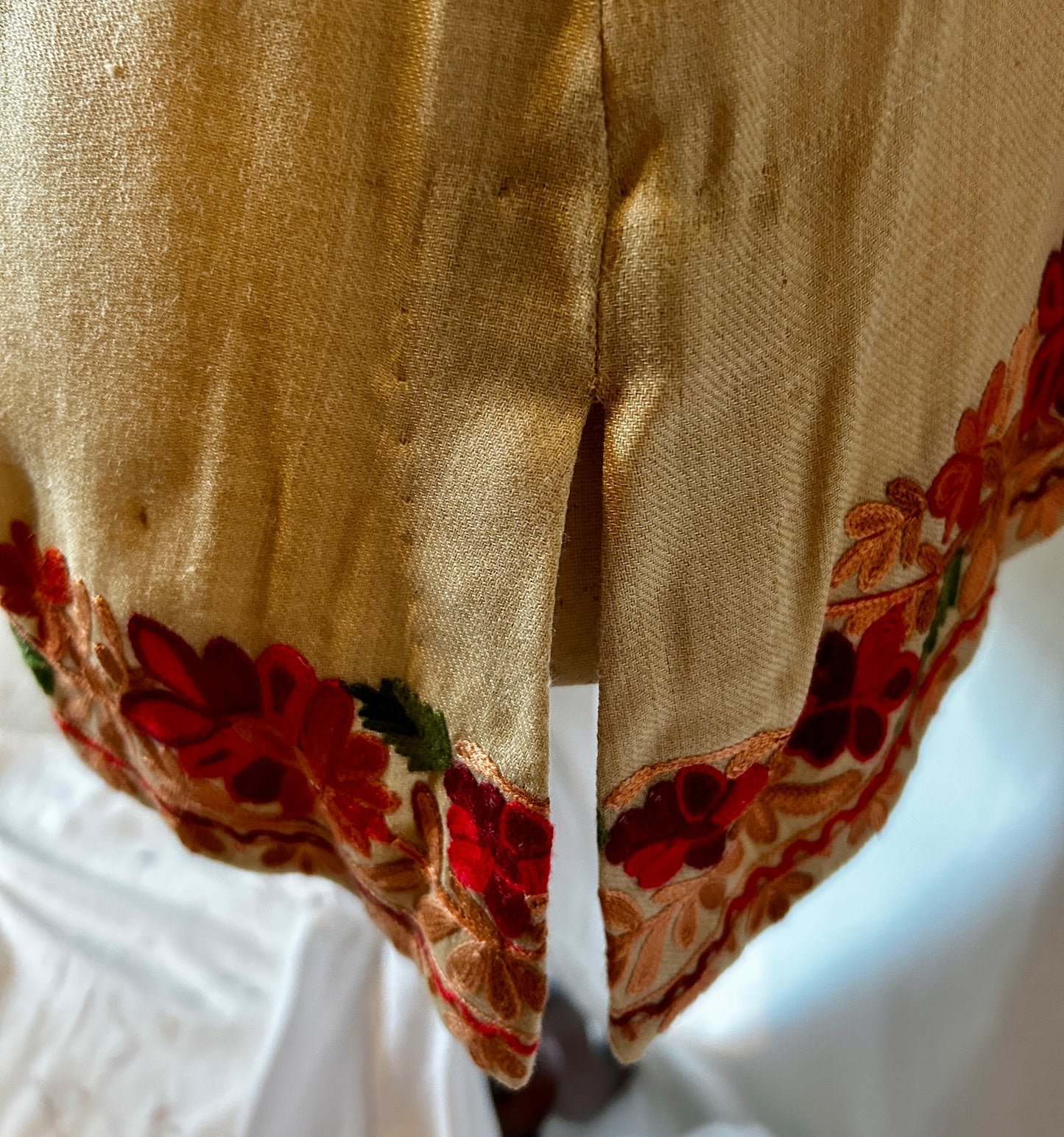 Moly Top in Embroidered Beige Lamb's Wool