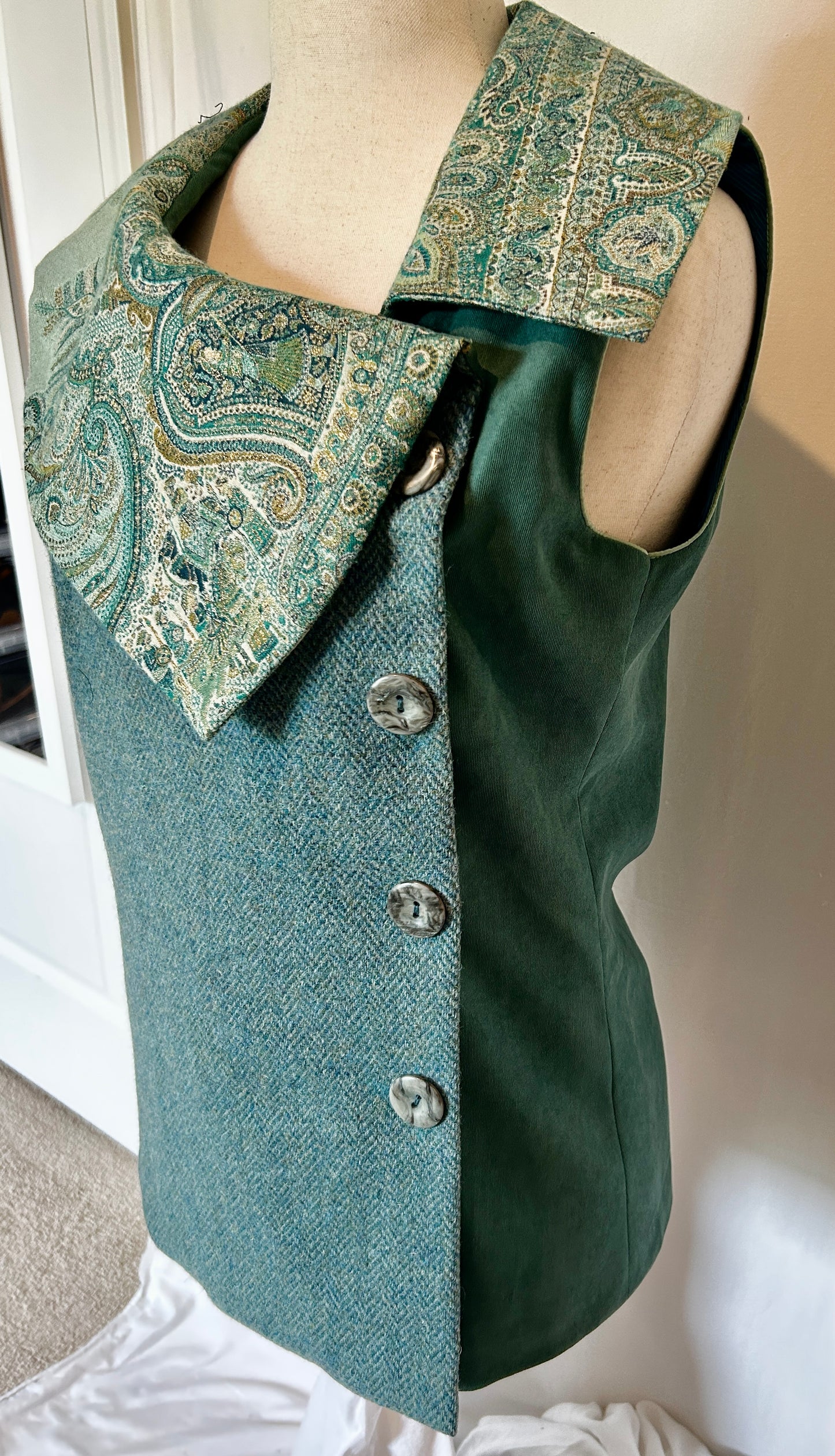 Iris Vest Harris Tweed w Corduroy and Fancy collar - Sea Blue and Green