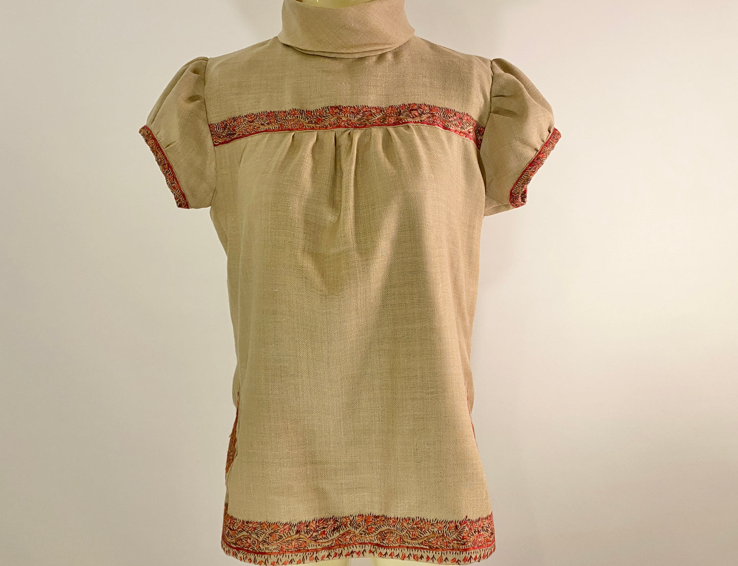 Allium Top in Embroidered Beige Lamb's Wool
