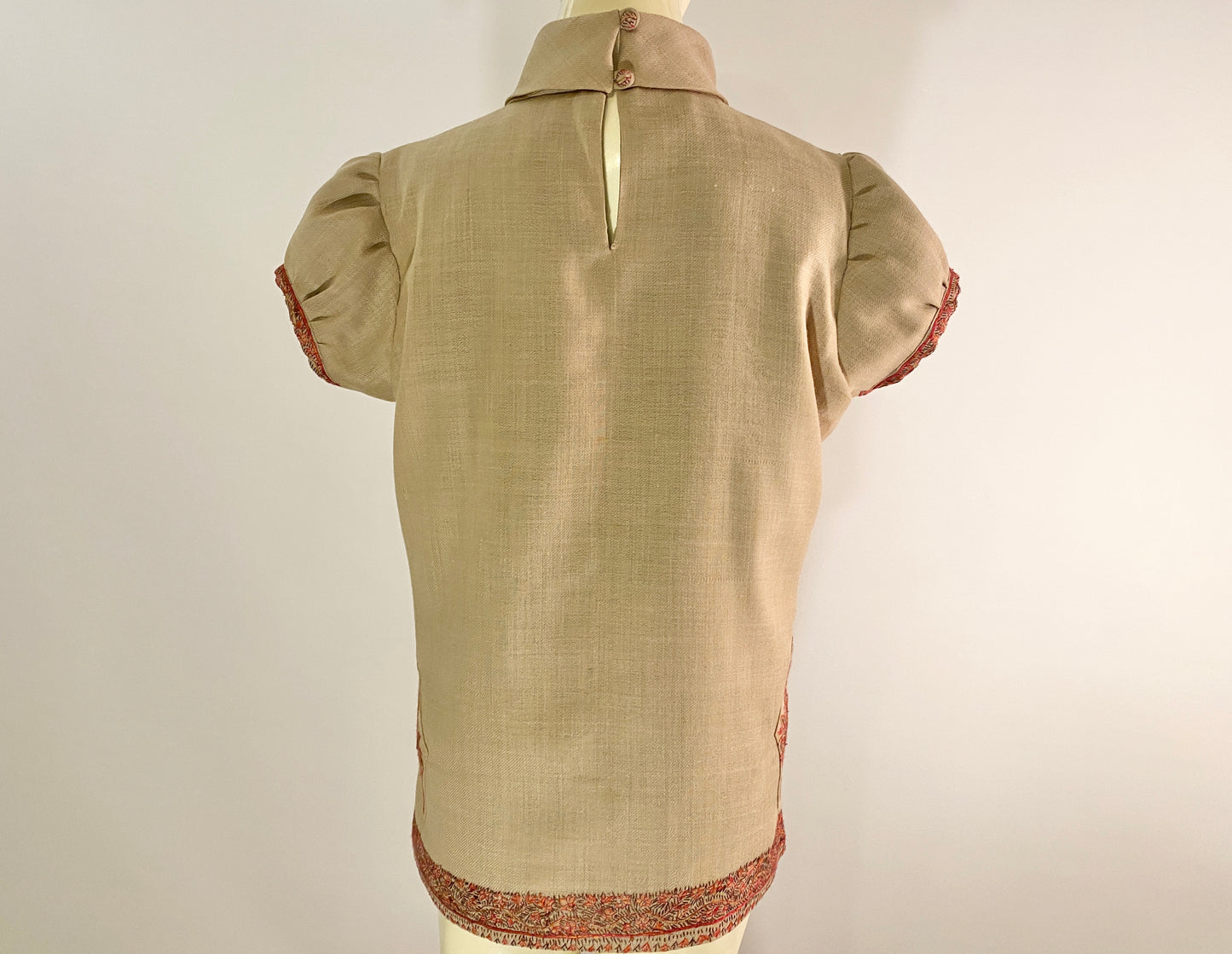 Allium Top in Embroidered Beige Lamb's Wool