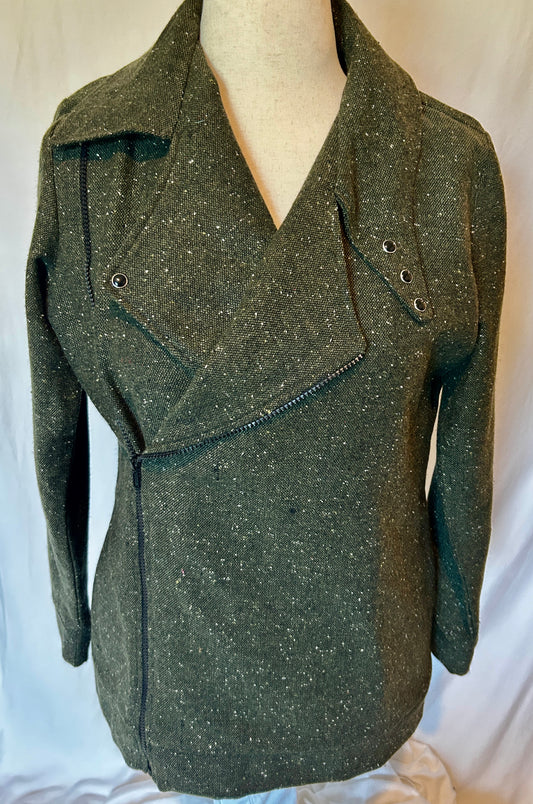 Arum Jacket in a Sage Green Woven Cotton with White & Navy Subtle dots