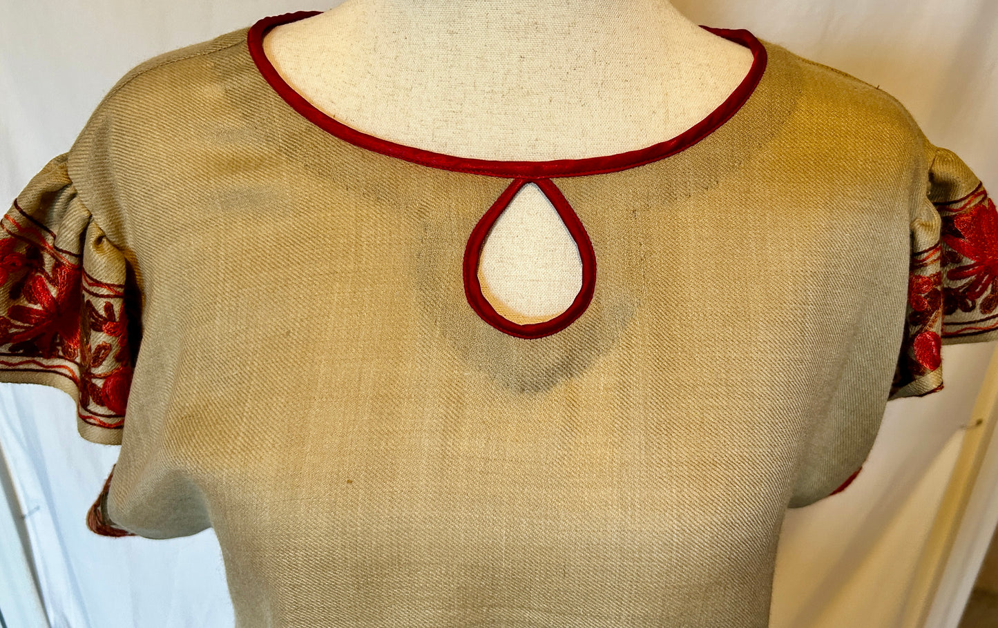 Buttercup Top in Embroidered Beige Lamb's Wool