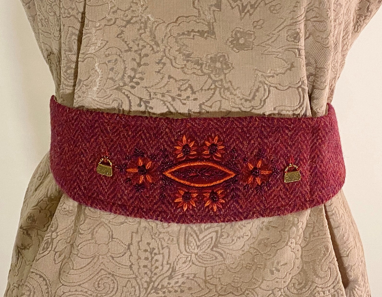 Jasmin Top with Harris Tweed Belt with hand-embroidery -Tope