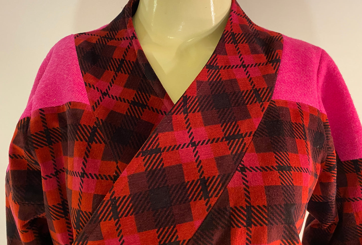 Canna Jacket in a Geometric Patterned Corduroy w Hot Pink